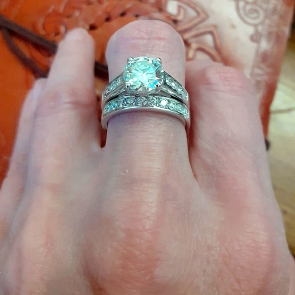 125 FACETS MOISSANITE WEDDING SET - Picture 6 of 13